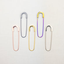 Load image into Gallery viewer, Kilt Style Shawl Pins