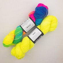 Load image into Gallery viewer, Fadient Hat Knitting Kit | MollyGirl Rock Star DK