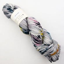 Load image into Gallery viewer, Atelier Easy Slippers Knitting Kit | Knitted Wit Merino Worsted & Knitting Pattern (#413)