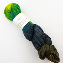 Load image into Gallery viewer, Atelier Easy Slippers Knitting Kit | Knitted Wit Merino Worsted & Knitting Pattern (#413)