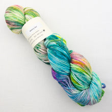 Load image into Gallery viewer, Atelier Easy Slippers Knitting Kit | Knitted Wit Merino Worsted & Knitting Pattern (#413)