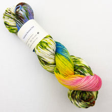 Load image into Gallery viewer, Atelier Easy Slippers Knitting Kit | Knitted Wit Merino Worsted & Knitting Pattern (#413)