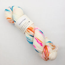 Load image into Gallery viewer, Atelier Easy Slippers Knitting Kit | Knitted Wit Merino Worsted & Knitting Pattern (#413)