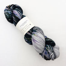 Load image into Gallery viewer, Atelier Easy Slippers Knitting Kit | Knitted Wit Merino Worsted & Knitting Pattern (#413)