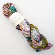 Load image into Gallery viewer, Atelier Easy Slippers Knitting Kit | Knitted Wit Merino Worsted & Knitting Pattern (#413)