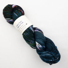 Load image into Gallery viewer, Atelier Easy Slippers Knitting Kit | Knitted Wit Merino Worsted & Knitting Pattern (#413)