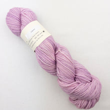 Load image into Gallery viewer, Atelier Easy Slippers Knitting Kit | Knitted Wit Merino Worsted & Knitting Pattern (#413)