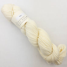 Load image into Gallery viewer, Atelier Easy Slippers Knitting Kit | Knitted Wit Merino Worsted & Knitting Pattern (#413)