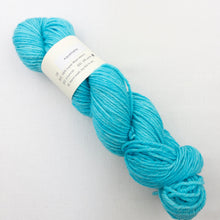 Load image into Gallery viewer, Atelier Easy Slippers Knitting Kit | Knitted Wit Merino Worsted & Knitting Pattern (#413)