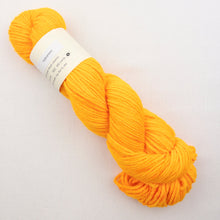 Load image into Gallery viewer, Atelier Easy Slippers Knitting Kit | Knitted Wit Merino Worsted & Knitting Pattern (#413)