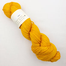 Load image into Gallery viewer, Atelier Easy Slippers Knitting Kit | Knitted Wit Merino Worsted & Knitting Pattern (#413)