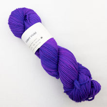 Load image into Gallery viewer, Atelier Easy Slippers Knitting Kit | Knitted Wit Merino Worsted & Knitting Pattern (#413)
