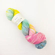 Load image into Gallery viewer, Atelier Easy Slippers Knitting Kit | Knitted Wit Merino Worsted & Knitting Pattern (#413)