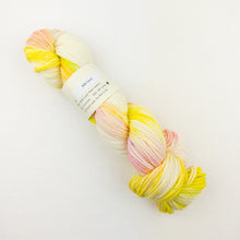 Load image into Gallery viewer, Atelier Easy Slippers Knitting Kit | Knitted Wit Merino Worsted & Knitting Pattern (#413)