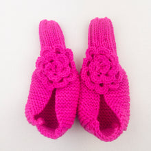 Load image into Gallery viewer, Atelier Easy Slippers Knitting Kit | Knitted Wit Merino Worsted &amp; Knitting Pattern (#413)
