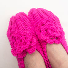 Load image into Gallery viewer, Atelier Easy Slippers Knitting Kit | Knitted Wit Merino Worsted &amp; Knitting Pattern (#413)
