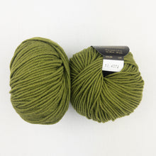 Load image into Gallery viewer, The Squash Hat Knitting Kit | Karabella Aurora 8 & Knitting Pattern (#358)
