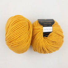 Load image into Gallery viewer, The Squash Hat Knitting Kit | Karabella Aurora 8 & Knitting Pattern (#358)