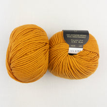 Load image into Gallery viewer, The Squash Hat Knitting Kit | Karabella Aurora 8 & Knitting Pattern (#358)