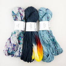 Load image into Gallery viewer, Intarsia Scarf Knitting Kit | Wonderland TweedleDeeDum & Knitting Pattern (#90B)