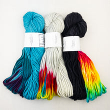 Load image into Gallery viewer, Intarsia Scarf Knitting Kit | Wonderland TweedleDeeDum & Knitting Pattern (#90B)