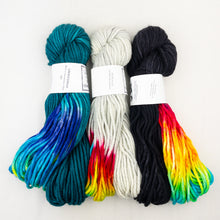 Load image into Gallery viewer, Intarsia Scarf Knitting Kit | Wonderland TweedleDeeDum & Knitting Pattern (#90B)