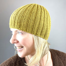 Load image into Gallery viewer, TMC Cashmere Beanie Knitting Kit | Lang Yarns Cashmere Premium & Knitting Pattern (#405)