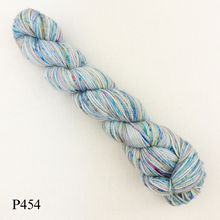 Load image into Gallery viewer, Koigu Kids Hat Knitting Kit | Koigu Premium Merino & Knitting Pattern (#354)