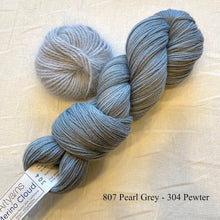 Load image into Gallery viewer, Angora Horizontal Ribbed Cowl (small version) Knitting Kit | Galler Belangor, Artyarns Merino Cloud, & Knitting Pattern (#316)