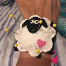 Load image into Gallery viewer, Felted Wool Ornaments
