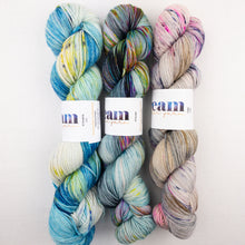 Load image into Gallery viewer, The Augusta Shawl Crochet Kit | Dream in Color Smooshy with Cashmere