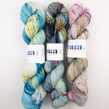 Load image into Gallery viewer, The Augusta Shawl Crochet Kit | Dream in Color Smooshy with Cashmere
