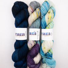 Load image into Gallery viewer, The Augusta Shawl Crochet Kit | Dream in Color Smooshy with Cashmere