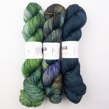 Load image into Gallery viewer, The Augusta Shawl Crochet Kit | Dream in Color Smooshy with Cashmere