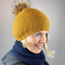 Load image into Gallery viewer, Soffio Hat Knitting Kit | Soffio Cashmere &amp; Knitting Pattern (#380)
