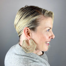 Load image into Gallery viewer, Hexagonal Earrings Crochet Kit | New Smoking & Crochet Pattern (#389)
