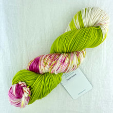 Load image into Gallery viewer, Diagonal Ripple Hat Knitting Kit | Baah Sonoma & Knitting Pattern (#328)
