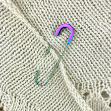 Load image into Gallery viewer, Kilt Style Shawl Pins