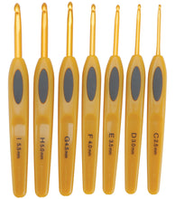 Load image into Gallery viewer, Clover Soft Touch Crochet Hooks