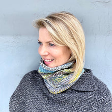 Load image into Gallery viewer, Bulky Stockinette Cowl Knitting Kit | Entropy Bulky & Knitting Pattern (#375)