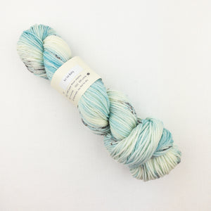 Atelier Easy Slippers Knitting Kit | Knitted Wit Merino Worsted & Knitting Pattern (#413)