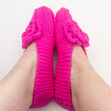 Load image into Gallery viewer, Atelier Easy Slippers Knitting Kit | Knitted Wit Merino Worsted &amp; Knitting Pattern (#413)
