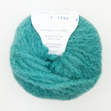 Load image into Gallery viewer, Soffio Scarf Knitting Kit | Soffio Cashmere &amp; Knitting Pattern (#388)
