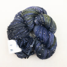 Load image into Gallery viewer, Artyarns Beaded Ensemble &amp; Sequins
