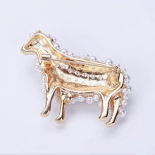 Load image into Gallery viewer, Sheep Faux Pearl Pin
