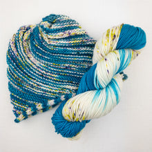 Load image into Gallery viewer, Diagonal Ripple Hat Knitting Kit | Baah Sonoma &amp; Knitting Pattern (#328)
