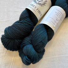 Load image into Gallery viewer, Siki Shawl Knitting Kit | Earl Grey Gunpowder Sock
