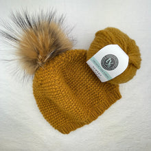 Load image into Gallery viewer, Soffio Hat Knitting Kit | Soffio Cashmere &amp; Knitting Pattern (#380)
